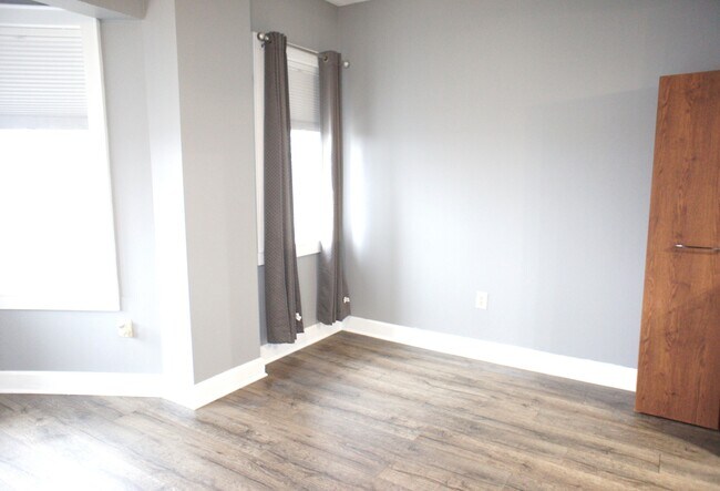 Building Photo - 230 E 9th St