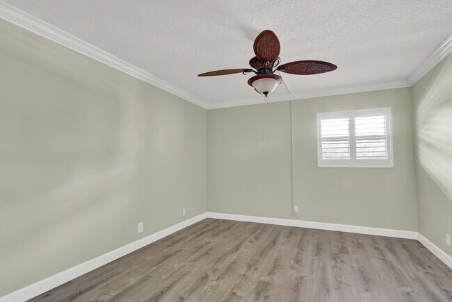 Building Photo - 1036 US-1