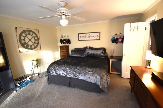 Building Photo - 8011 Meadowvale Dr