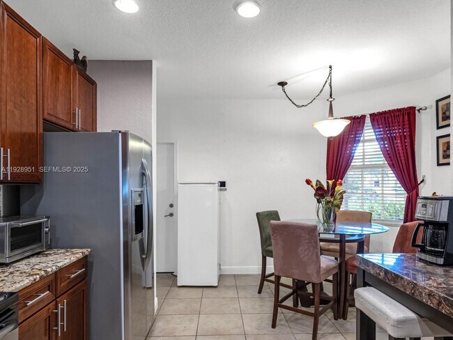 Building Photo - 9719 Darlington Pl