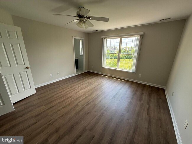 Building Photo - 5714 Goldfinch Ct