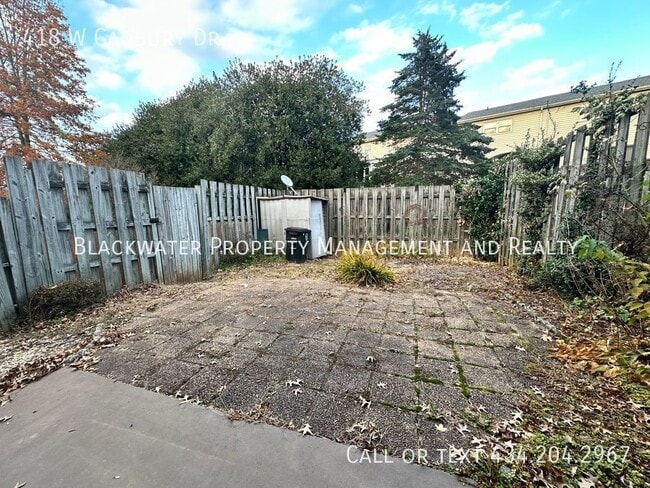 Building Photo - 3 Bedroom Townhome in Georgetown Forest! W...