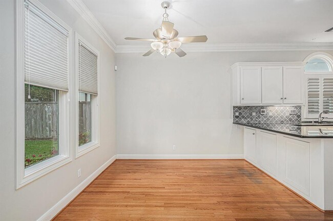 Building Photo - 4655 Spruce St
