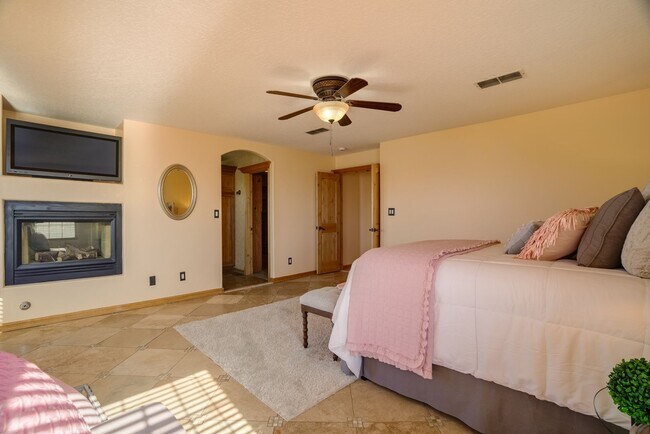 Building Photo - Large single family home on corner lot