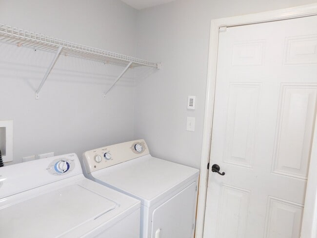 Building Photo - 104 Pebble Creek Dr
