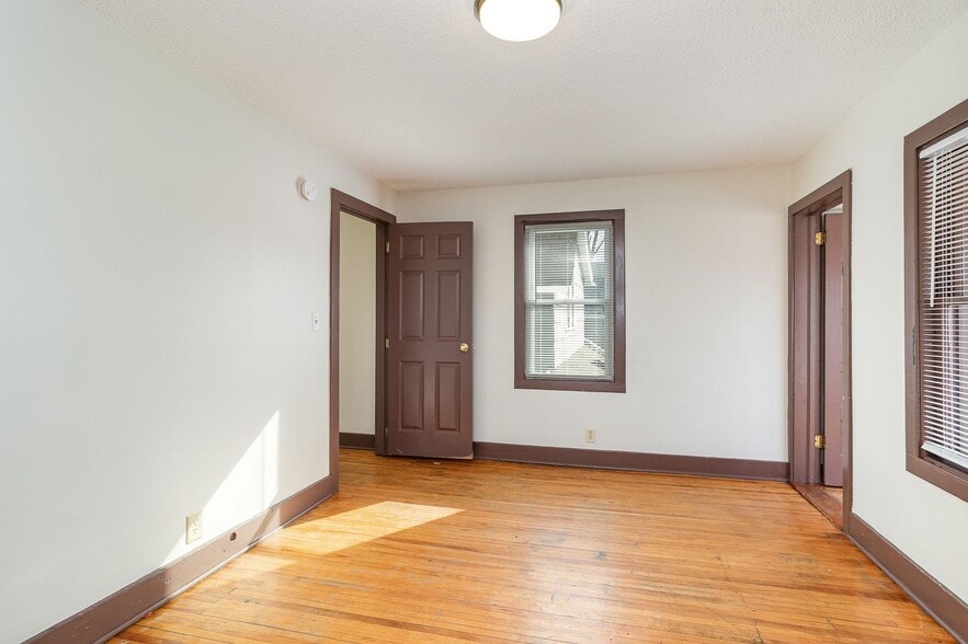 Building Photo - 447 Banfil St