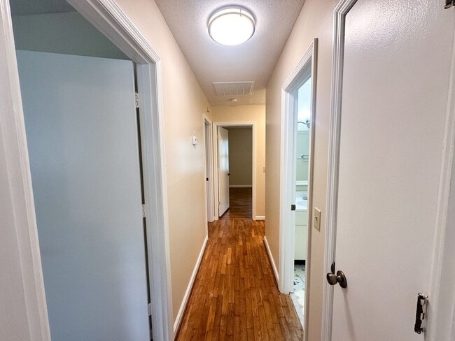 Building Photo - Beautiful Waterfront 4-Bedroom Home in Pir...