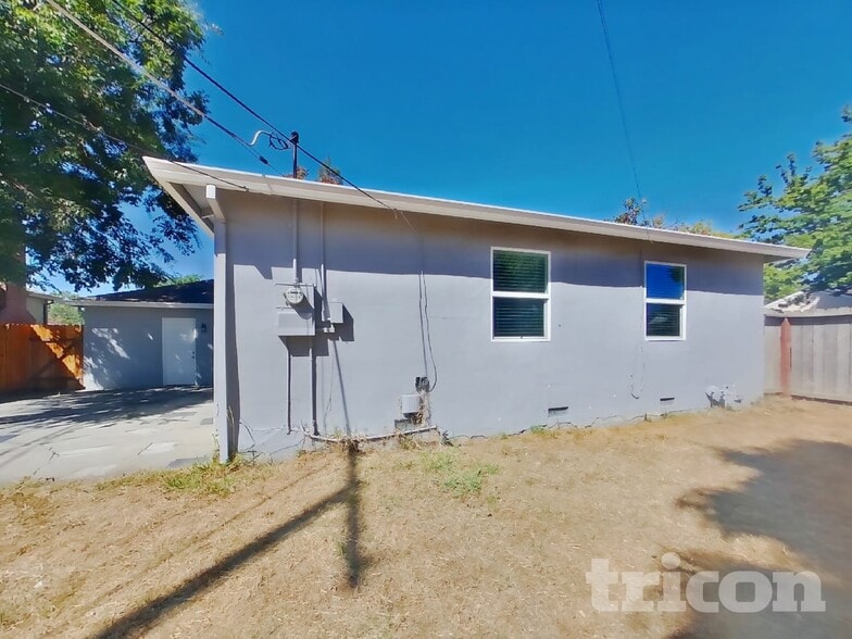 Building Photo - 5041 Whittier Dr