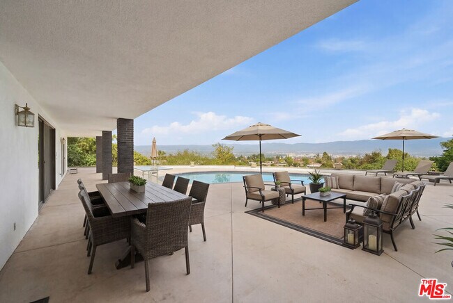 Building Photo - 3329 Dona Rosa Dr