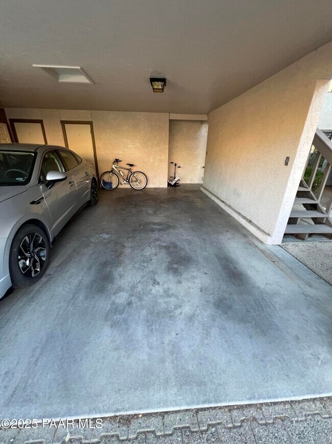 Building Photo - 8860 E Yavapai Rd