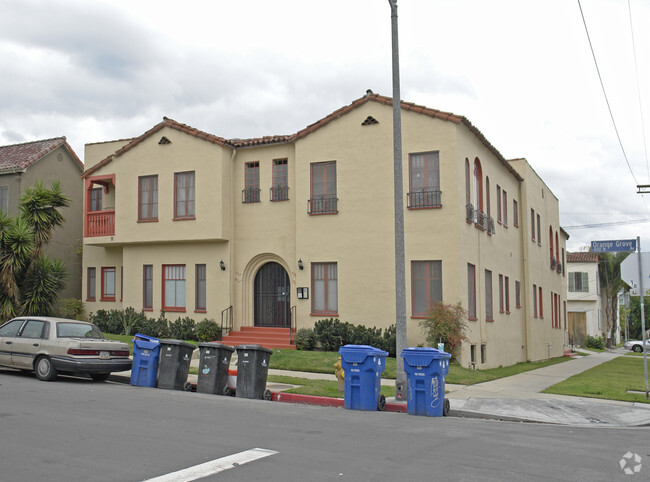 Primary Photo - 7811-7817 Oakwood Ave