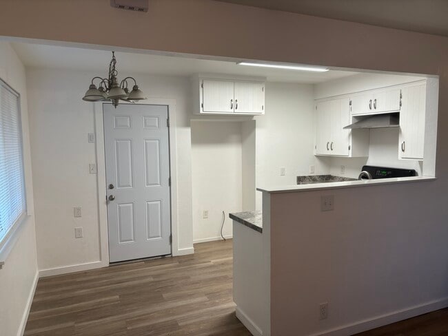 Building Photo - 1166 West Ct