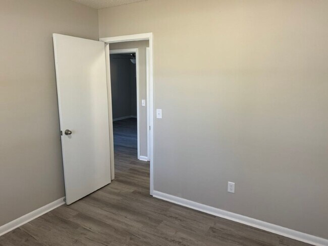Building Photo - Home For Rent