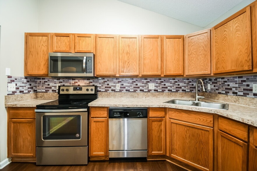 Building Photo - 2041 Hunters Trace Cir