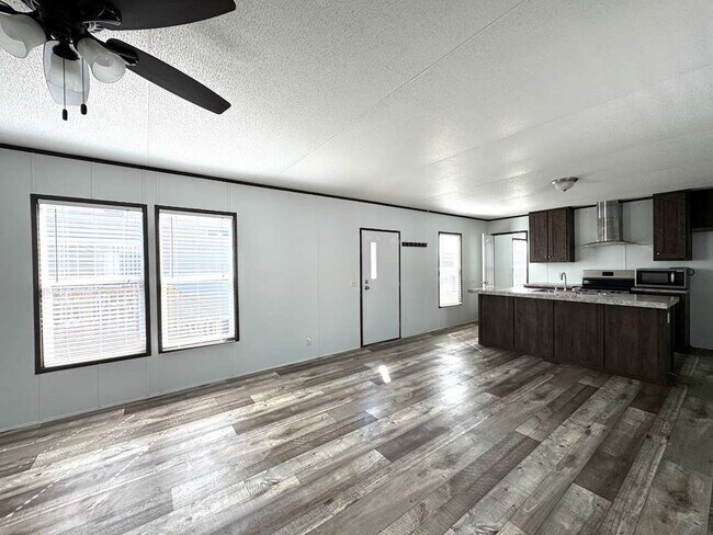 Building Photo - 16206 Wood Dr