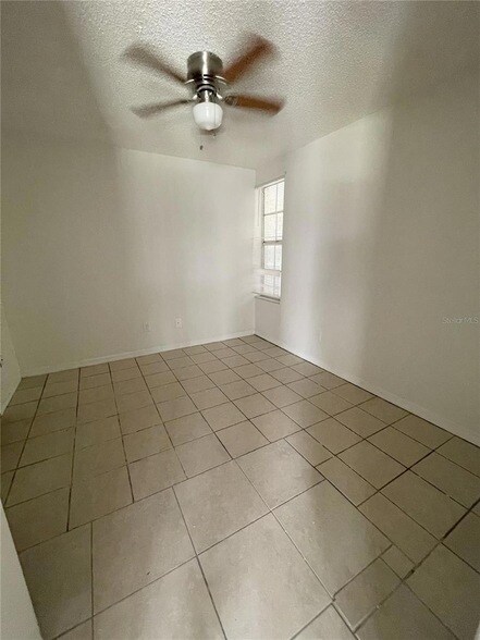 Building Photo - 3255 Bloomingdale Villas Ct