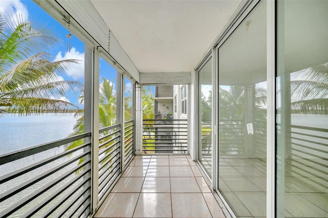 Building Photo - 1075 NE Miami Gardens Dr