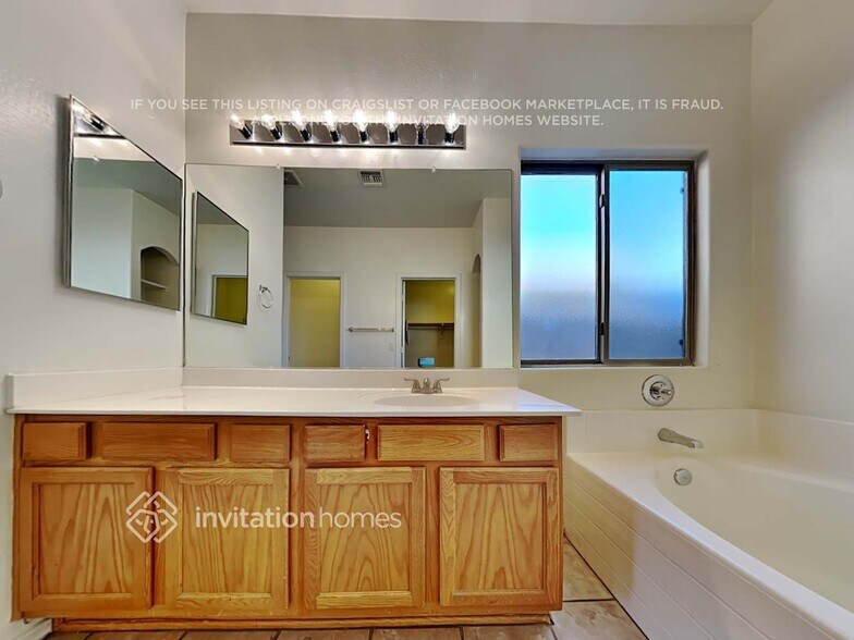 Building Photo - 1612 S 80th Dr