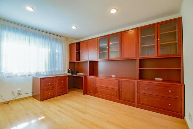 Building Photo - 908 Glennan Dr