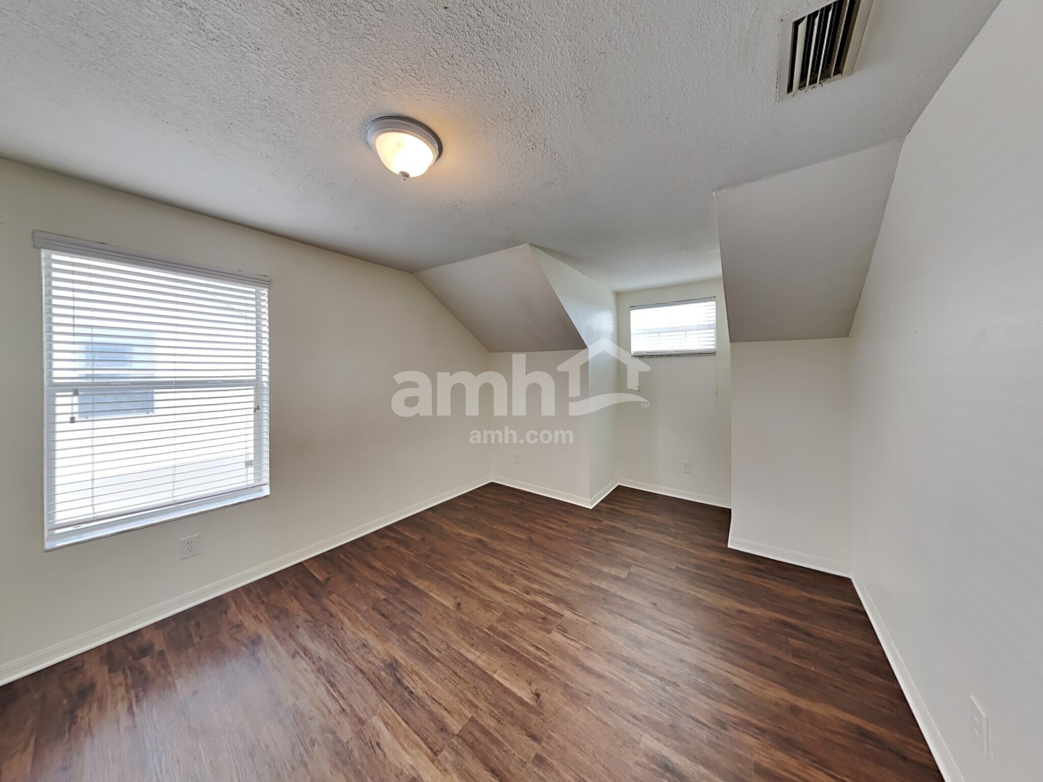 Building Photo - 9643 Patrician Dr