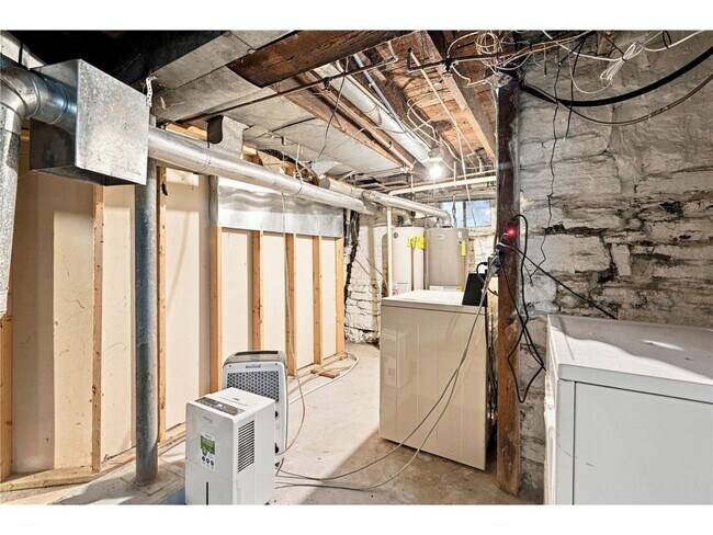 Building Photo - 2625 2nd Ave S