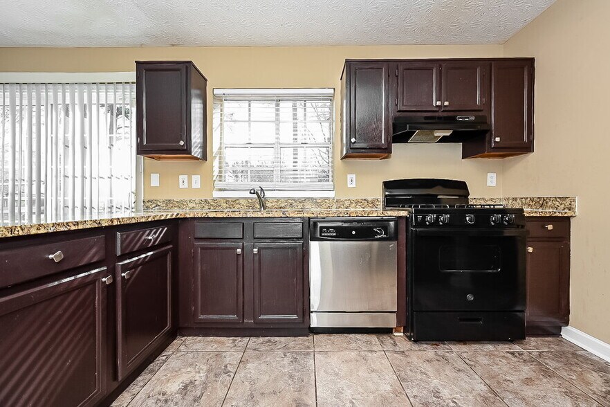 Building Photo - 1341 Birdsong Ln