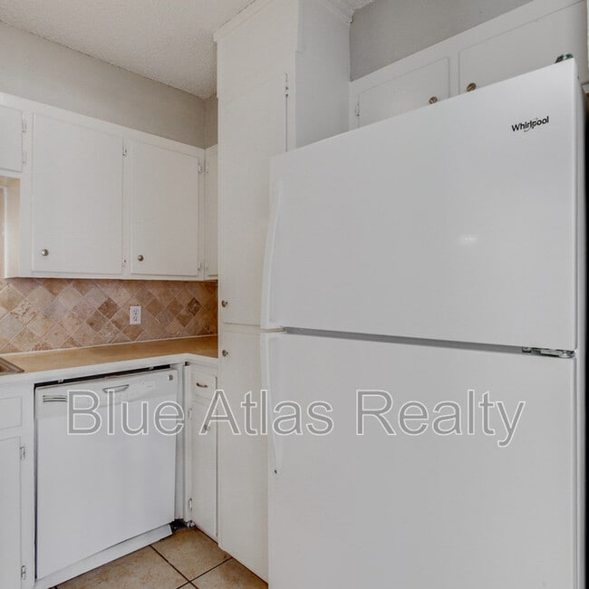 Building Photo - 5352 Wonder Dr