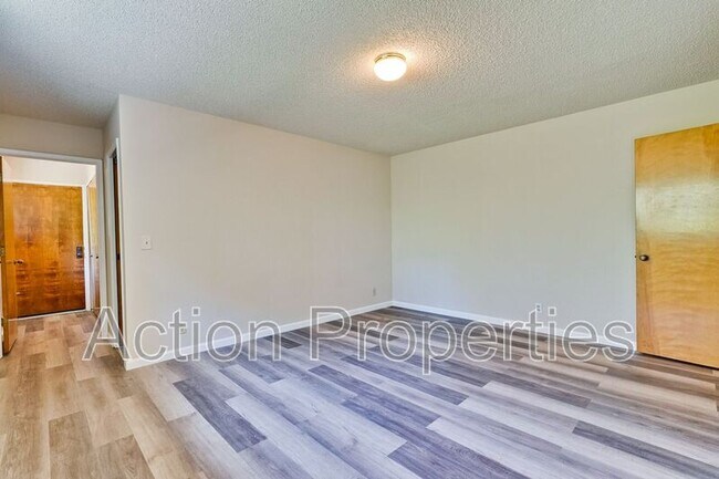 Building Photo - 67 Holbrook Ln