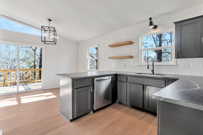 Building Photo - Freshly Remodeled 2 Bed 1.5 Bath home with large deck