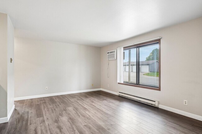 Building Photo - Renovated Private Entry 2 Bedroom Apartment Available!