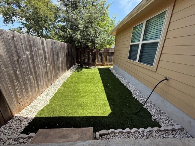 Building Photo - 206 Anacua Loop