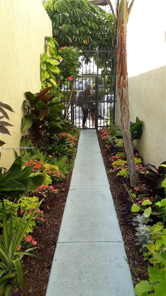 Building Photo - 16950 W Dixie Hwy