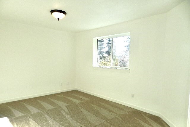 Building Photo - Updated University Place Townhome: 3 Beds, 2 Baths, Garage + Driveway Parking