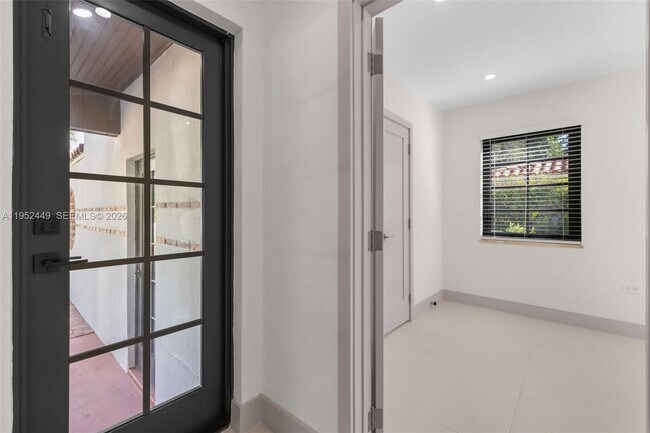 Building Photo - 3519 Toledo St