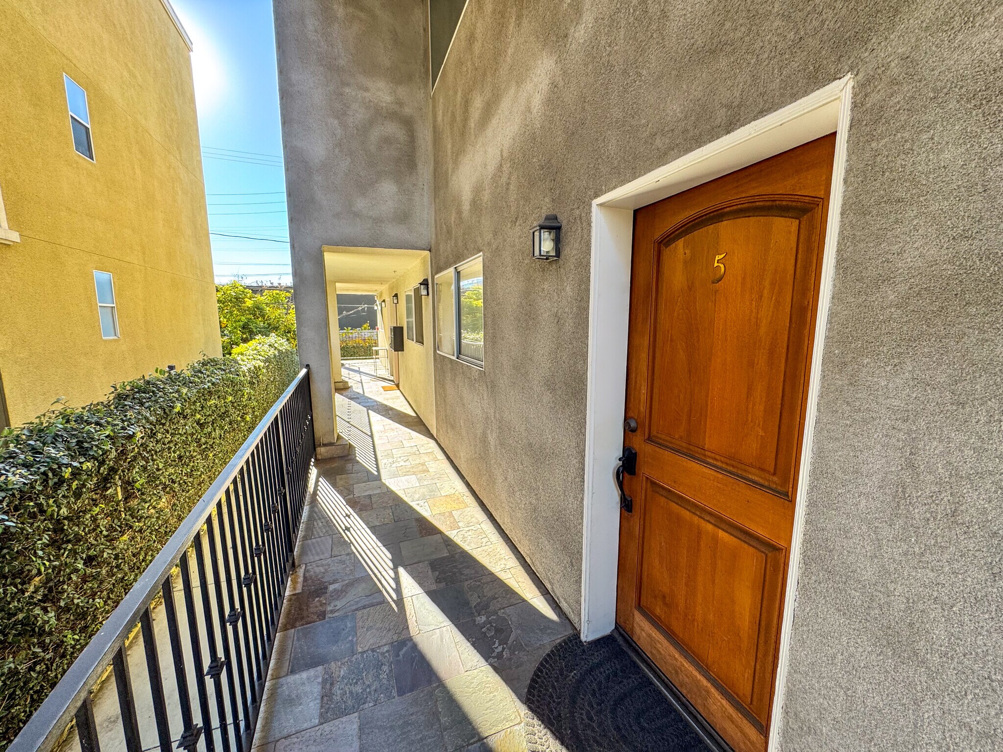 Building Photo - 2027 Beloit Ave