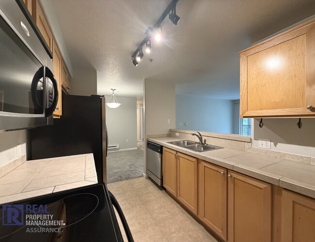 Building Photo - 780 NW 185th Ave
