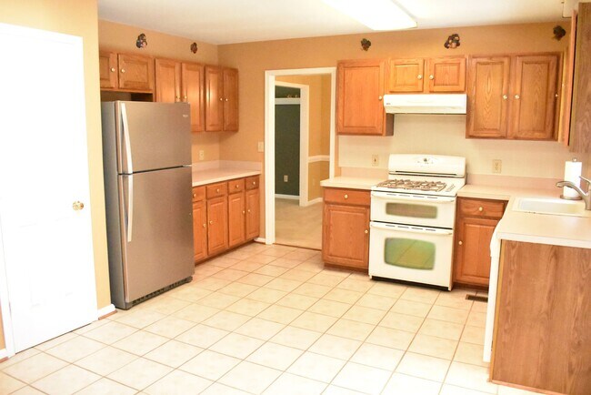 Building Photo - A Great South Stafford Location!