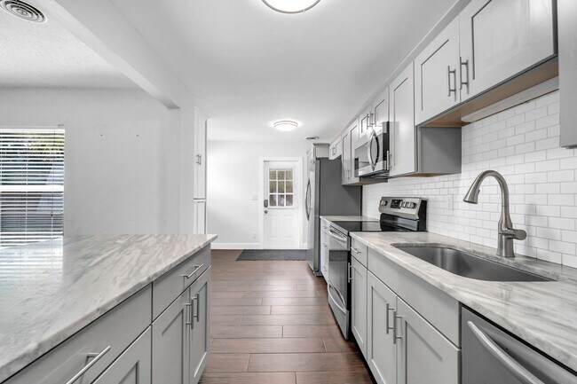 Building Photo - Astounding 4 Bedroom House for Rent!