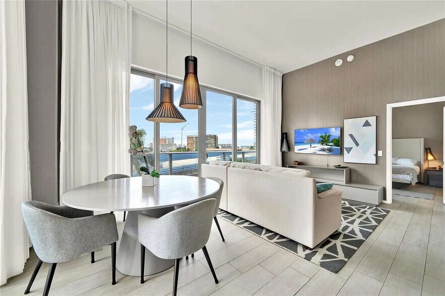 Building Photo - 4010 S Ocean Dr