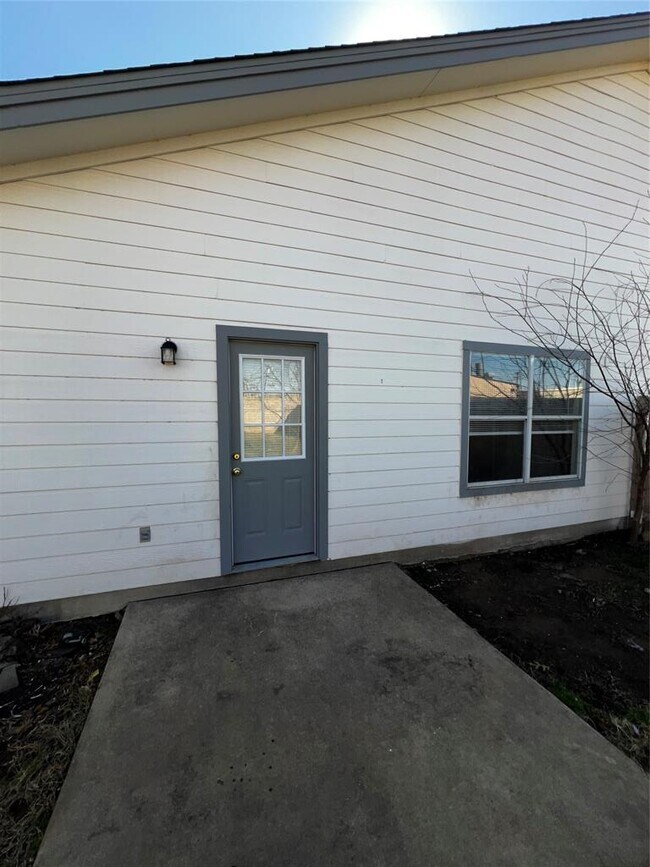 Building Photo - 143 Marvin Cove