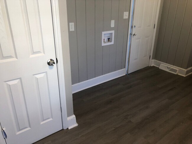 Building Photo - 6718-6720 Woodstream Duplex