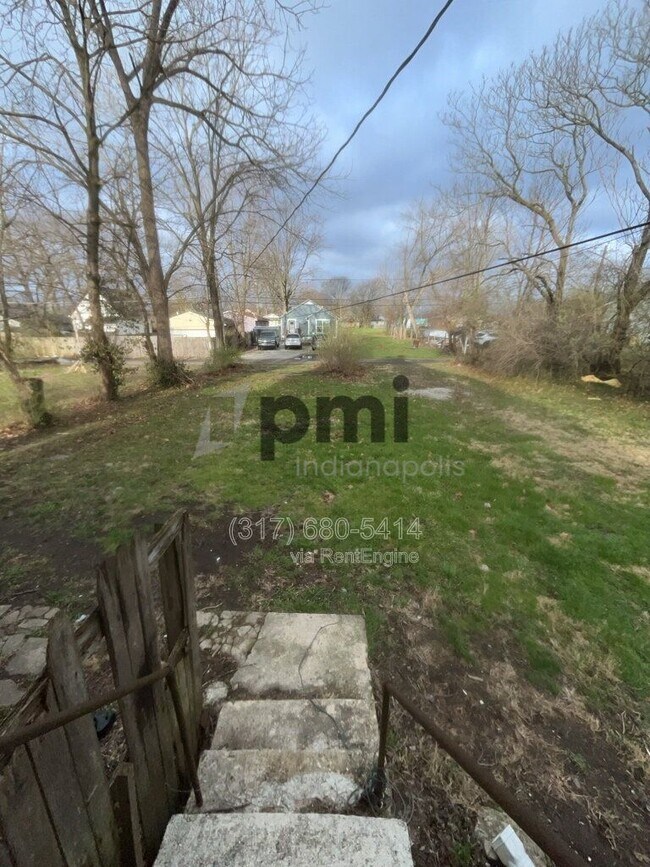 Building Photo - 2422 E Adams St