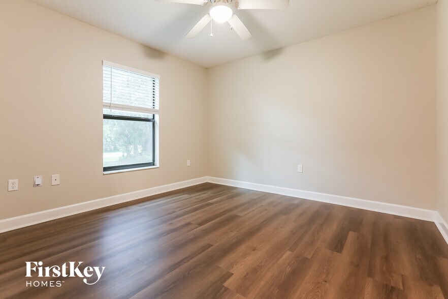 Building Photo - 2267 Kamsler Ave