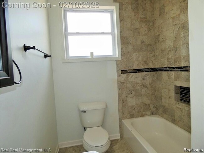 Building Photo - 485 Upland Ave