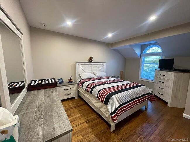 Building Photo - 1 Sea Ct Ln