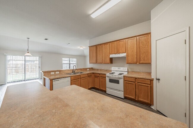 Building Photo - 636 Saddleway Dr