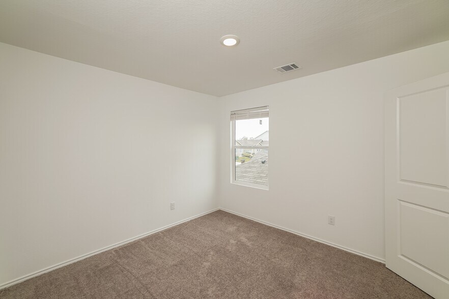 Building Photo - 4124 Waterfall Cv