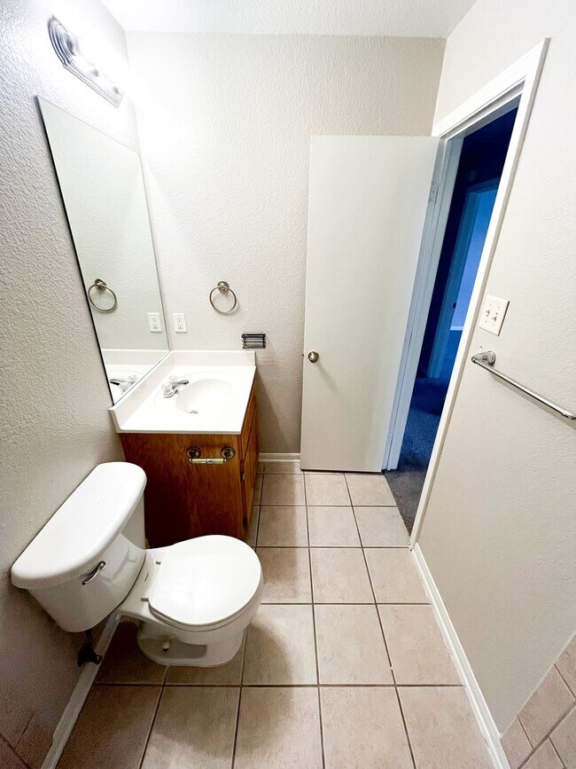 Building Photo - 1213 Cinch Dr