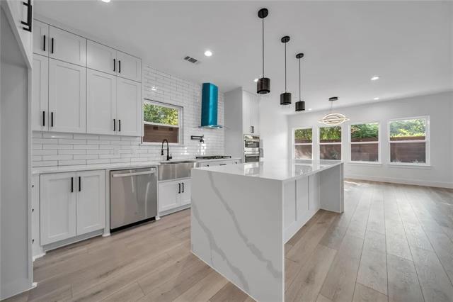 Building Photo - 2230 Garden Dr