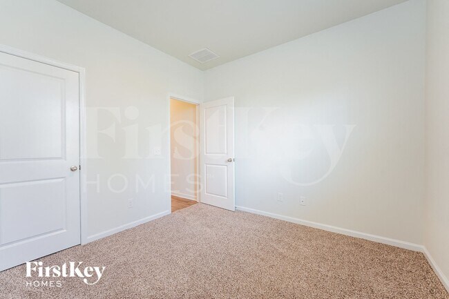 Building Photo - 2629 Alamanda Dr